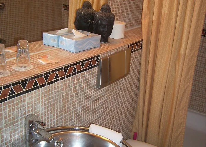Village Hotel 3*